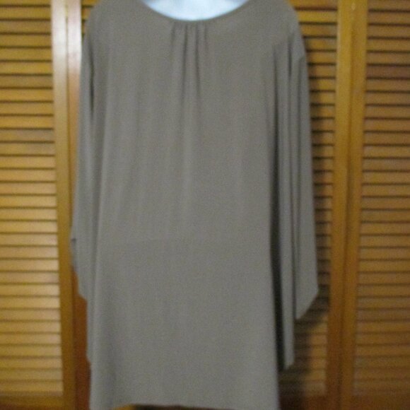 Sami & Jo tan top, feminine, stretchy, pearl neckline, 3/4 sleeves size 3x - Picture 7 of 8